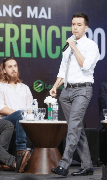 Matt Diggity on stage at an SEO conference